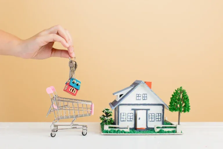 property-market-with-house-mini-house-shopping-cart